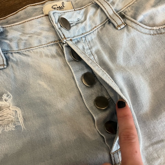 Easel Jean Shorts, Size Small, Light Acid Wash, Distressed, Soft, Cute!! 🩵🩵 - Picture 4 of 16